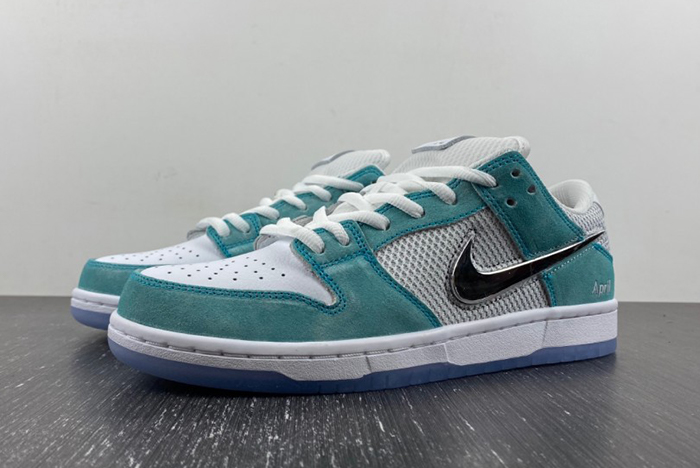 Dunk SDCAI NIKE SB Low FD2562-400