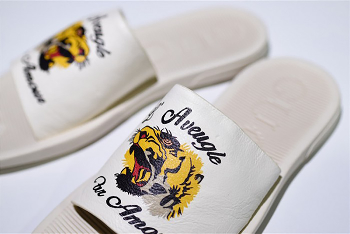 GUCCI Leather SLIDE SANDAL WHITE WITH TIGER WOMENS 1K969E 3F7U F0089