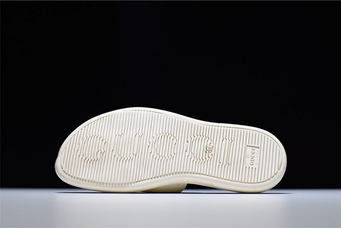 GUCCI Leather SLIDE SANDAL WHITE WITH TIGER WOMENS 1K969E 3F7U F0089