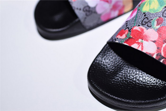GUCCI Leather SLIDE SANDAL with FLOWER  0400088498707