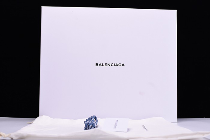 BALENCIAGA 17FW TRIPLE S"CREAM"  Washed Show Snea Grey  MENS 483513W06E