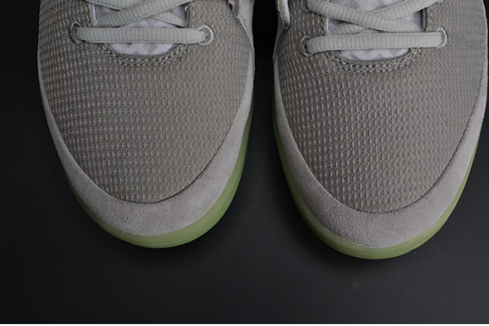 NIKE AIR YEEZY 2 PURE PLATINUM Wolf Grey mens 508214-010