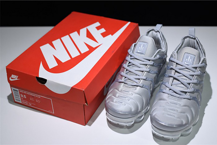 Nike VaporMax Plus "Triple White" Pure Platinum mens  924453-100