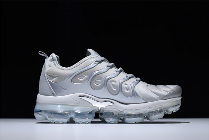 Nike VaporMax Plus "Triple White" Pure Platinum mens  924453-100