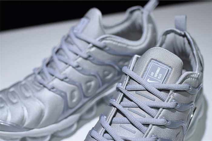 Nike VaporMax Plus "Triple White" Pure Platinum mens  924453-100