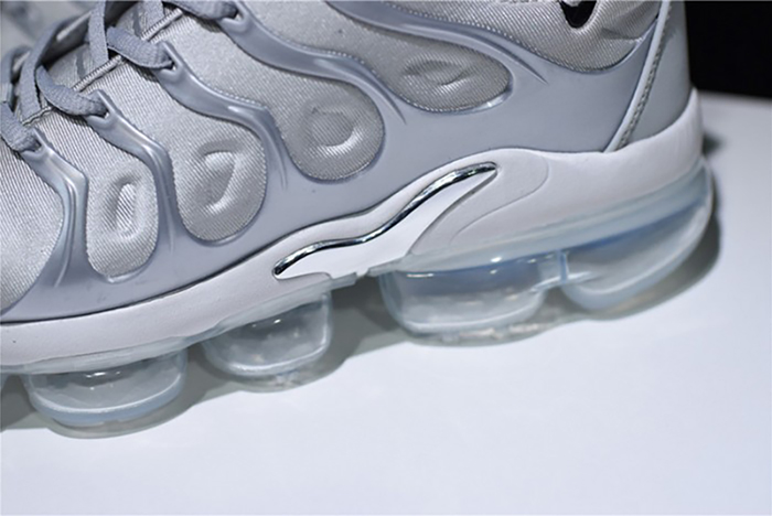 Nike VaporMax Plus "Triple White" Pure Platinum mens  924453-100