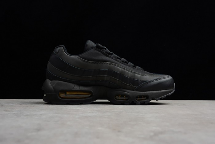 Nike mens Air Max 95 Premium SE BLACK/GOLD 924478-003