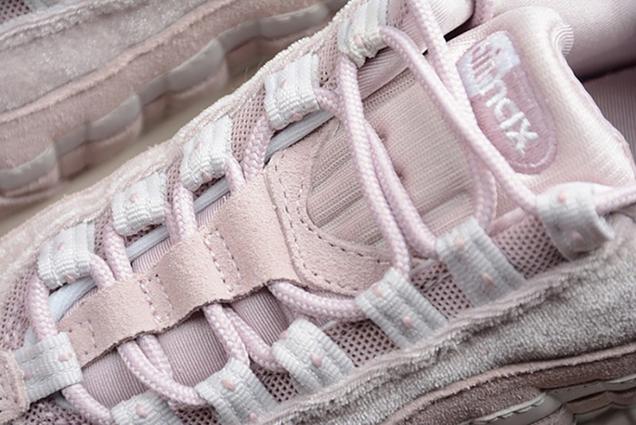 NIKE womens AIR MAX 95 DELUXE "PARTICLE ROSE"  Particle Rose AA1103-600