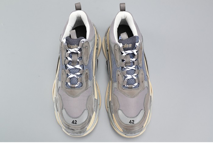 BALENCIAGA 17FW TRIPLE S WASHED SHOW SNEA GREY  MENS AED2900