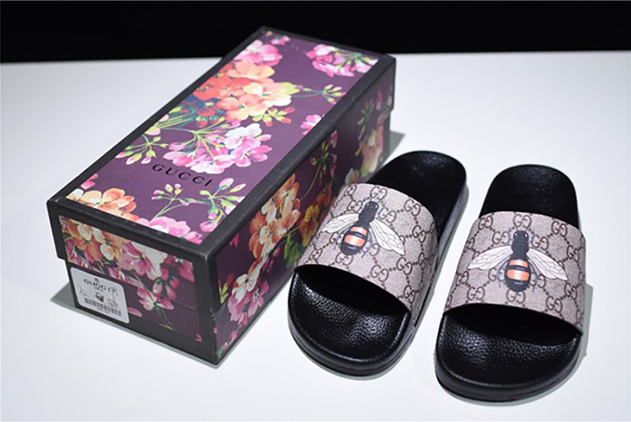 GUCCI Leather SLIDE SANDAL with PLAID BEE
