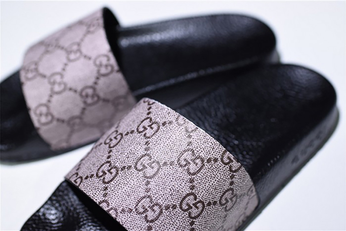 GUCCI Leather SLIDE SANDAL with PLAID