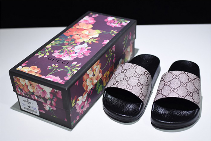 GUCCI Leather SLIDE SANDAL with PLAID