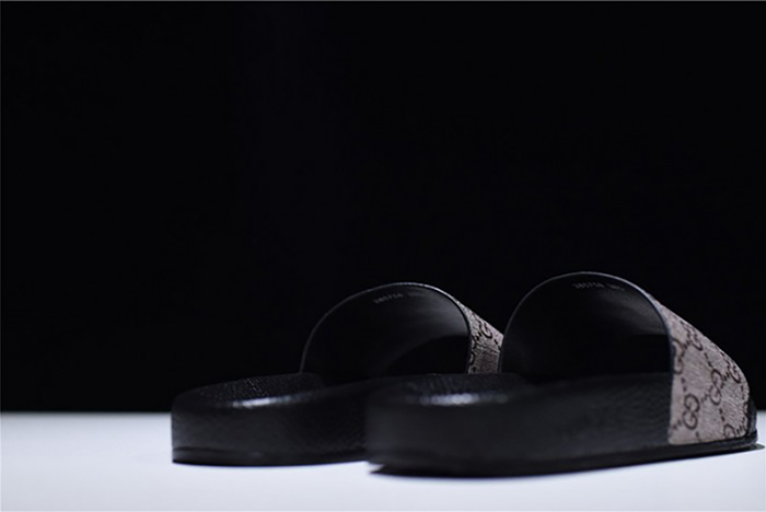 GUCCI Leather SLIDE SANDAL with PLAID