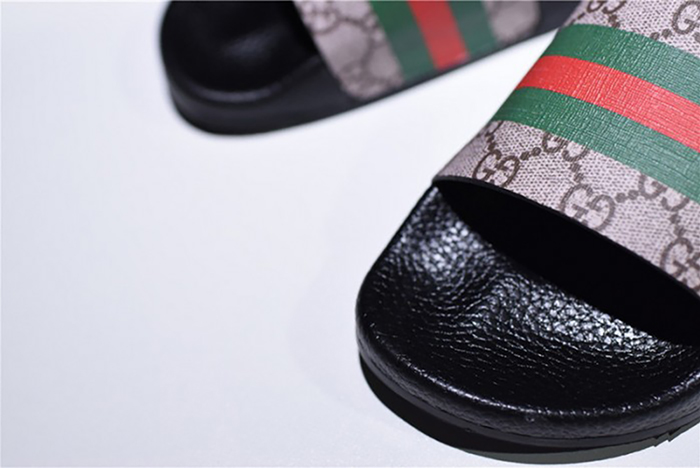 GUCCI Leather SLIDE SANDAL with BEE