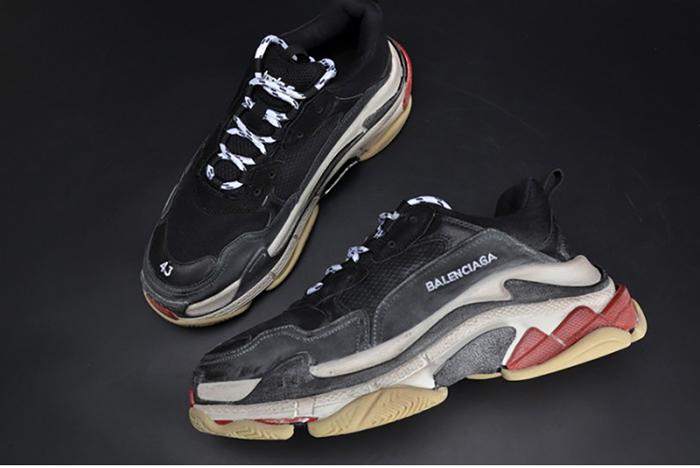 BALENCIAGA 17FW TRIPLE S TRAINER  BLACK/ RED MENS W05M23972