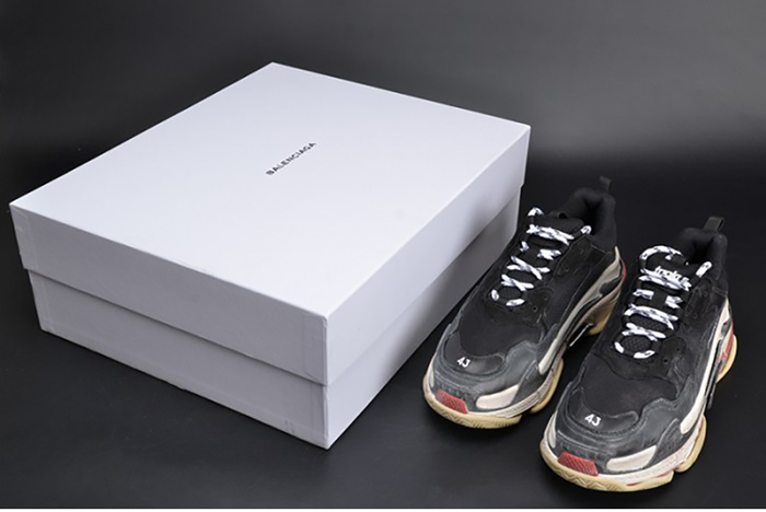 BALENCIAGA 17FW TRIPLE S TRAINER  BLACK/ RED MENS W05M23972