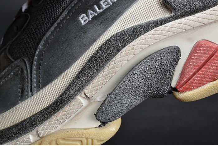 BALENCIAGA 17FW TRIPLE S TRAINER  BLACK/ RED MENS W05M23972