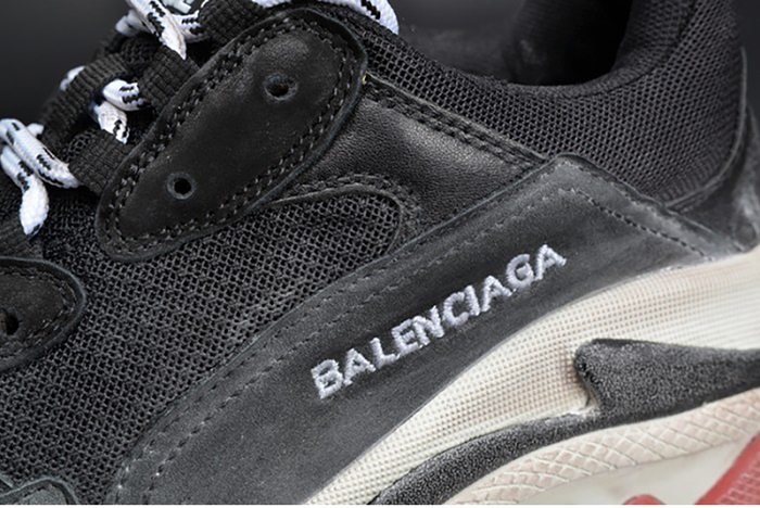 BALENCIAGA 17FW TRIPLE S TRAINER  BLACK/ RED MENS W05M23972