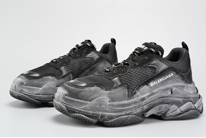 BALENCIAGA BLACK TRIPLE S TRAINER W06G01001